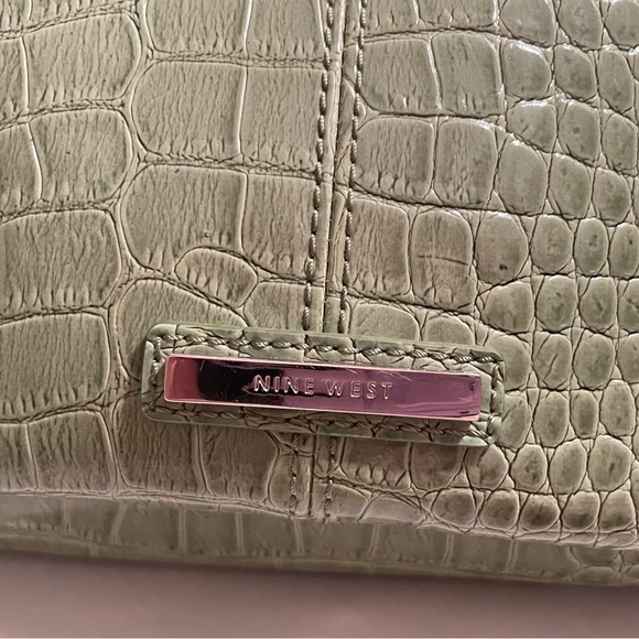 NINE WEST! Cute little light green shoulder purse. Perfect condition! - Picture 6 of 7